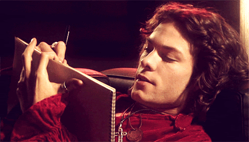 [Image: tumblr_m2qni99etR1r1guvio1_500.gif]