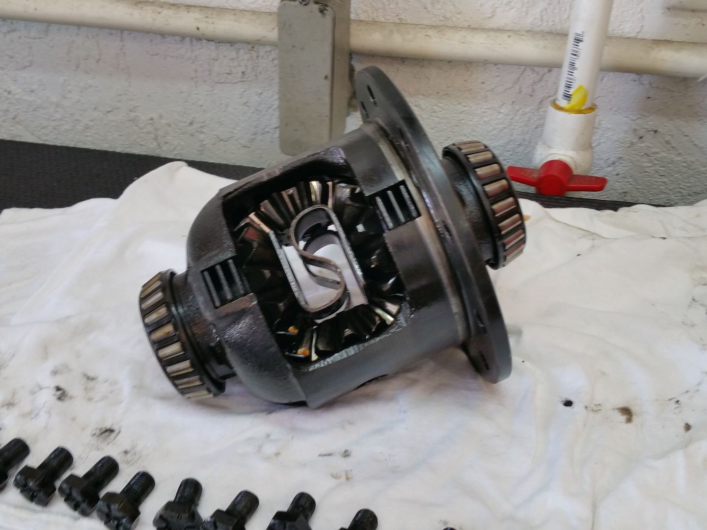 Ford 8.8 Traction Lock 28 Spline Axle Carrier Posi Differential Mustang