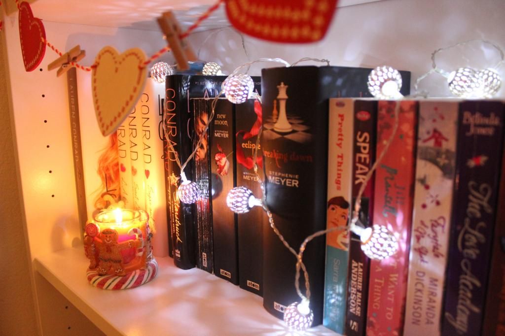 photo Day6-CosyNight-booksandcandles.jpg