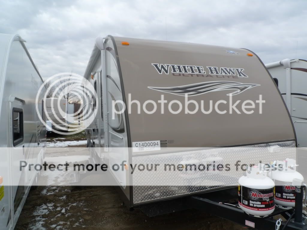 2012 JAYCO WHITEHAWK 26DRB HAS A REAR BATH WITH A FULL SLIDE, WALK 