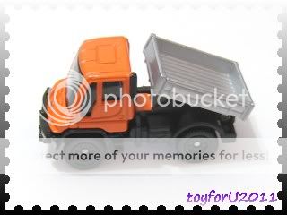 Tomica No 22 Mercedes Benz UNIMOG 1/88 Orange Color Diecast Car Tomy 